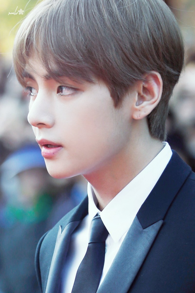 V (BTS) tiết lộ bí quyết chăm sóc da để có làn da trắng mịn như em bé 6