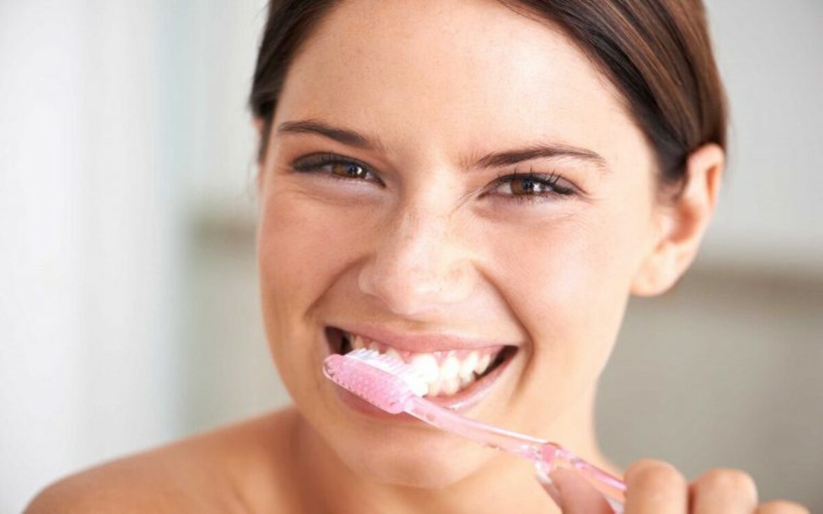   Nên đánh răng 2 lần mỗi ngày để giảm nguy cơ bị bệnh nha chu (Ảnh minh họa)  