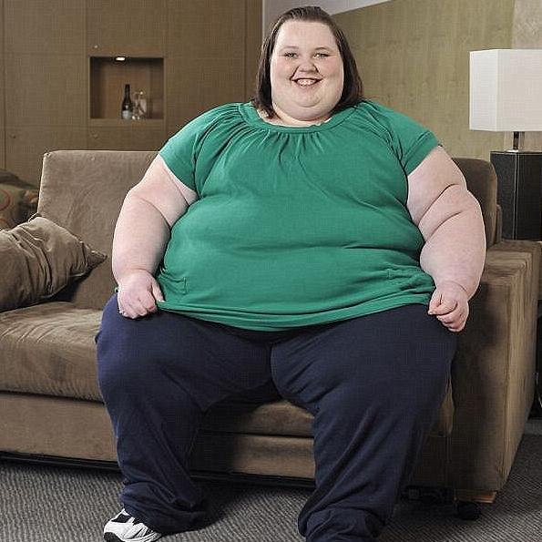   Georgia Davis là người phụ nữ béo nhất nước Anh được các anh lính đưa đi cấp cứu năm 2015  