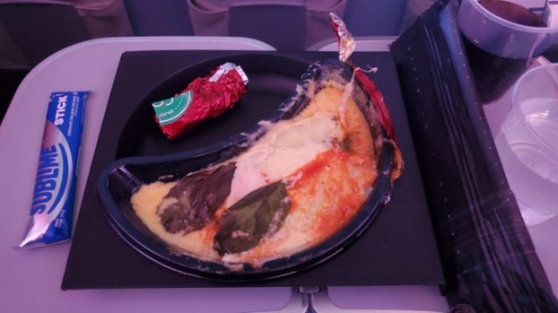 Đồ ăn trên máy bay của các nước trên thế giới khác nhau như thế nào? 8