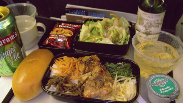 Đồ ăn trên máy bay của các nước trên thế giới khác nhau như thế nào? 7