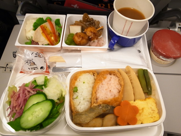 Đồ ăn trên máy bay của các nước trên thế giới khác nhau như thế nào? 15