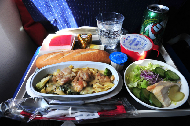 Đồ ăn trên máy bay của các nước trên thế giới khác nhau như thế nào? 1