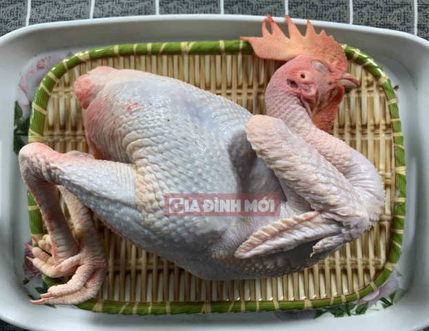   Nên chọn gà trống từ 1,6 - 2kg làm gà cúng  