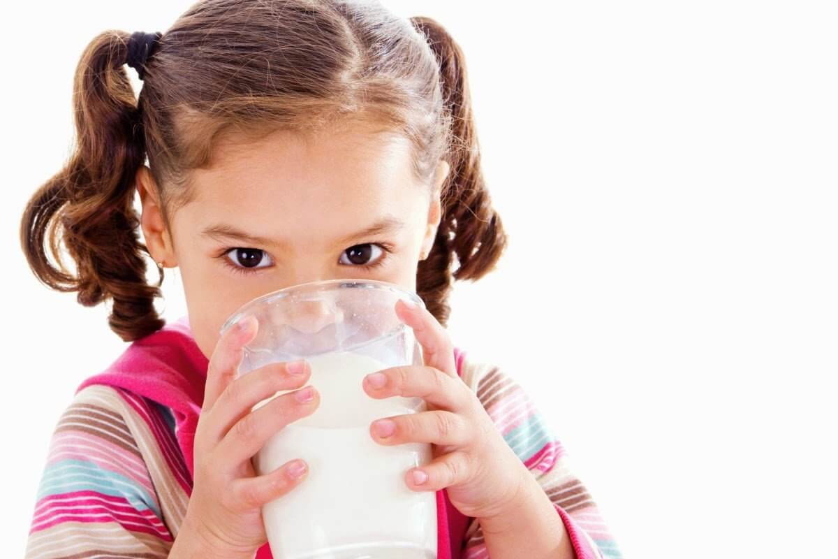   Trẻ uống sữa nguyên chất có thể giảm nguy cơ gây béo phì (Ảnh minh họa)  