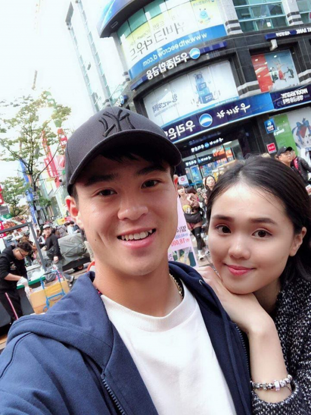 Clip trung vệ Đỗ Duy Mạnh cầu hôn bạn gái trên phố đi bộ Nguyễn Huệ ngay tối 1/1/2020 3