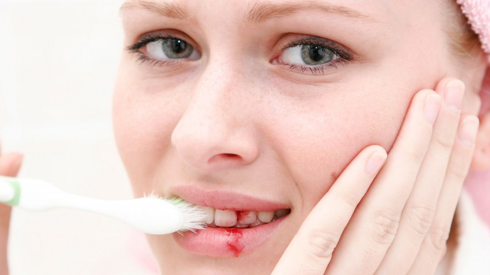   Chảy máu chân răng là bệnh gì?  