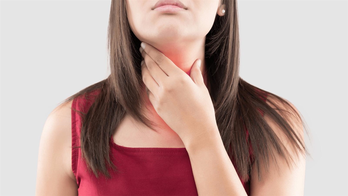   Viêm xoang có thể gây đau họng và giọng khàn  