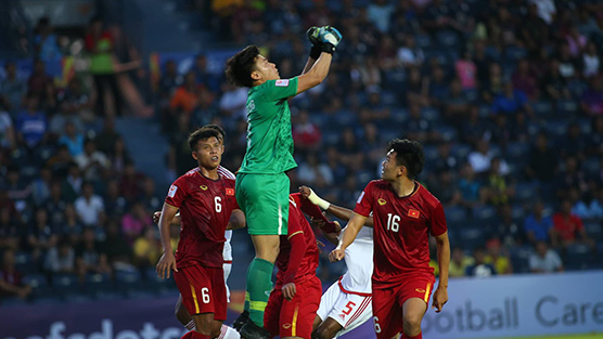   Xem lại tình huống Bùi Tiến Dũng cứu thua xuất sắc trận U23 Việt Nam với U23 UAE  
