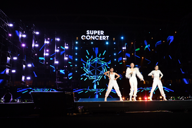 EXO-SC cùng dàn sao Hàn 'đốt cháy' sân khấu 2020 Kpop Super Concert 2