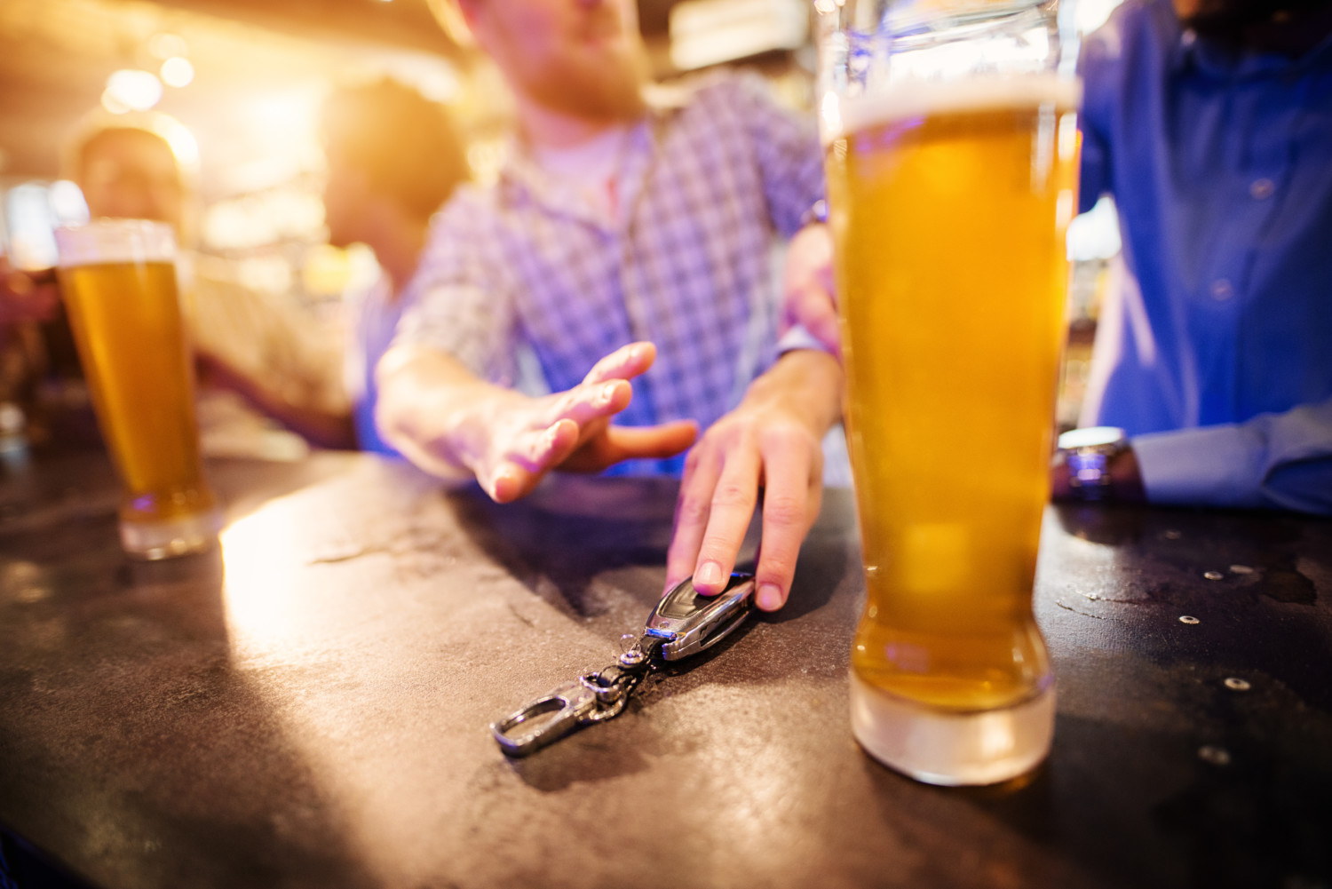   Hạn chế uống rượu bia để giảm nguy cơ bị đột quỵ  