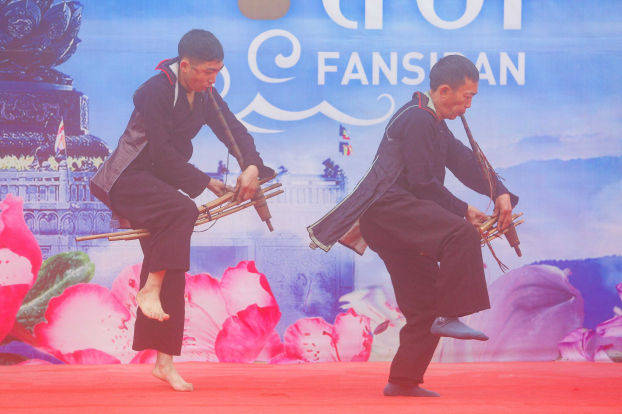   Những nghệ nhân múa khèn tài hoa nhất Sa Pa, Lai Châu, Yên Bái, Hà Giang tụ hội về đây tranh tài trong Lễ hội Khèn hoa Fansipan 2020  