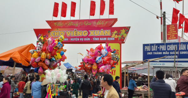   Đi chợ Viềng Nam Định nên mua gì để cả năm gặp may mắn?  