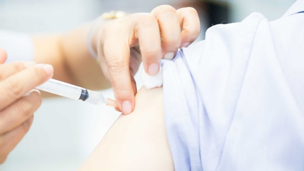   Cách phòng tránh tốt nhất và giảm nguy cơ biến chứng do cúm đó là tiêm vắc xin phòng cúm  