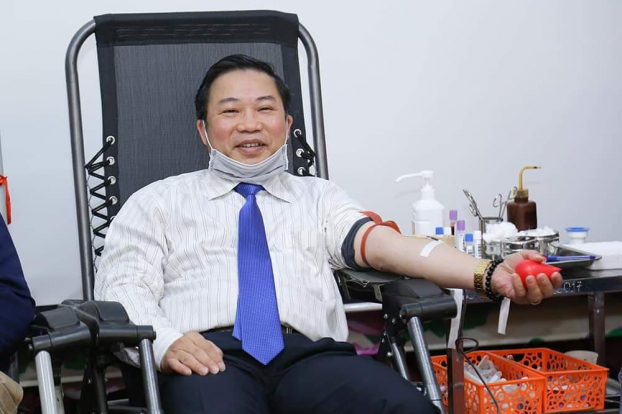   Ông Lưu Bình Nhưỡng - Phó trưởng ban Dân nguyện của Ủy ban Thường vụ Quốc hội đã đăng ký tham gia hiến máu  