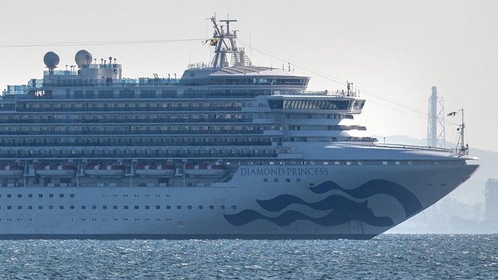   Thêm 3 người nhiễm virus Corona trên con tàu khổng lồ đang neo đậu ở Nhật  