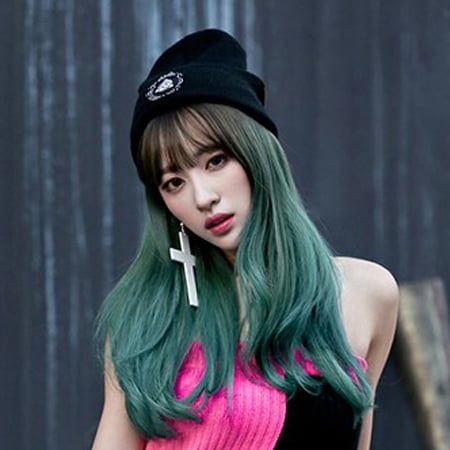 10+ idol Kpop nhuộm tóc xanh lá: Người khí chất ngút ngàn, kẻ xấu lạ khiến fan cười ngất 4