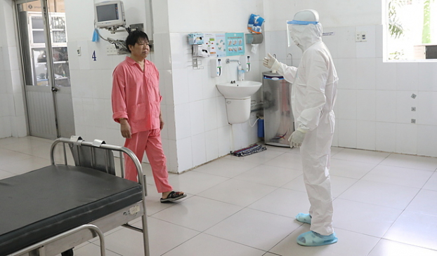   Ông Li Ding được điều trị khỏi bệnh viêm phổi cấp hoàn toàn sau 21 ngày điều trị tại BV Chợ Rẫy.  