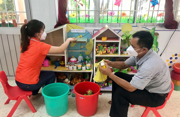   Học sinh Hà Nội tiếp tục nghỉ học, các trường tiếp tục công tác khử khuẩn, vệ sinh trường học.  