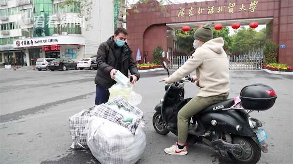 Du học sinh mua 30.000 khẩu trang từ Uzbekistan xách tay đến Trung Quốc tặng bạn học 2