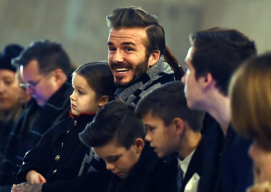 Làm chồng mẫu mực như David Beckham: Luôn tự hào về vợ và đồng hành cùng vợ 7