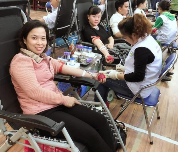   Nhân viên y tế Bệnh viện Xanh Pôn trong một đợt tham gia hiến máu tình nguyện  