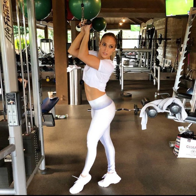   Jennifer Lopez thường thay đổi bài tập gym của mình để không nhàm chán  