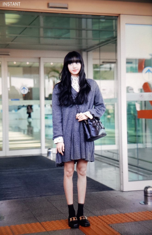   Lisa nổi bần bật tại sân bay Incheon  