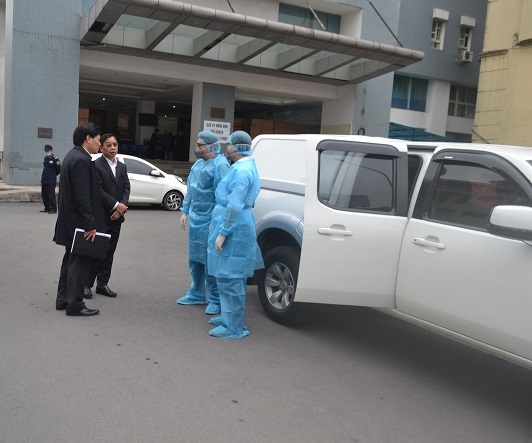   Nhân viên y tế của Hà Nội lên đường đến tỉnh Vĩnh Phúc hỗ trợ phòng dịch COVID-19  