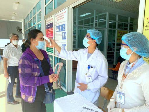  Tin tức virus Corona tại Việt Nam 1/3: Bộ Y tế yêu cầu sàng lọc bệnh nhân tới khám tại cơ sở y tế.  
