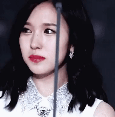 10 khoảnh khắc nước mắt kim cương của idol: Mina đẹp nao lòng, Jungkook như tiên tử 0