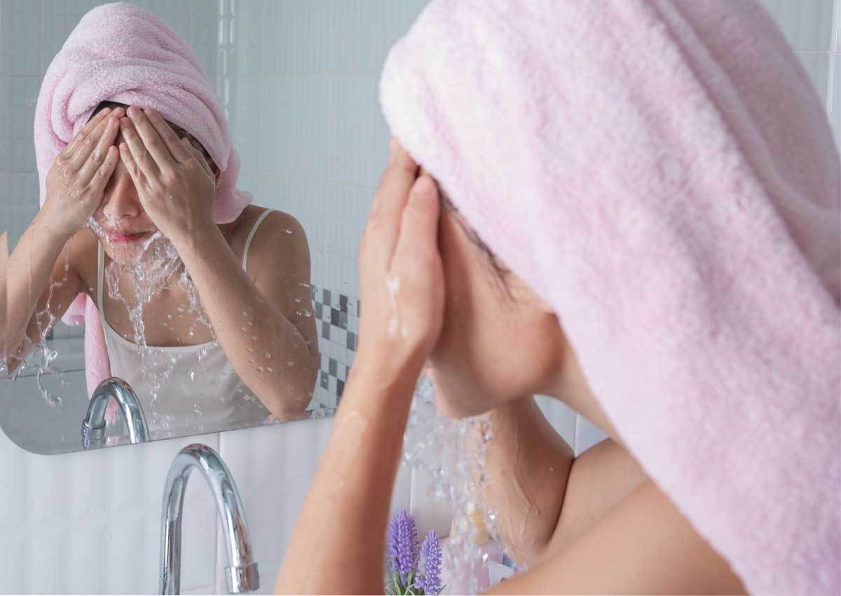   Rửa mặt qua loa hoặc rửa quá sạch đều không tốt cho da  