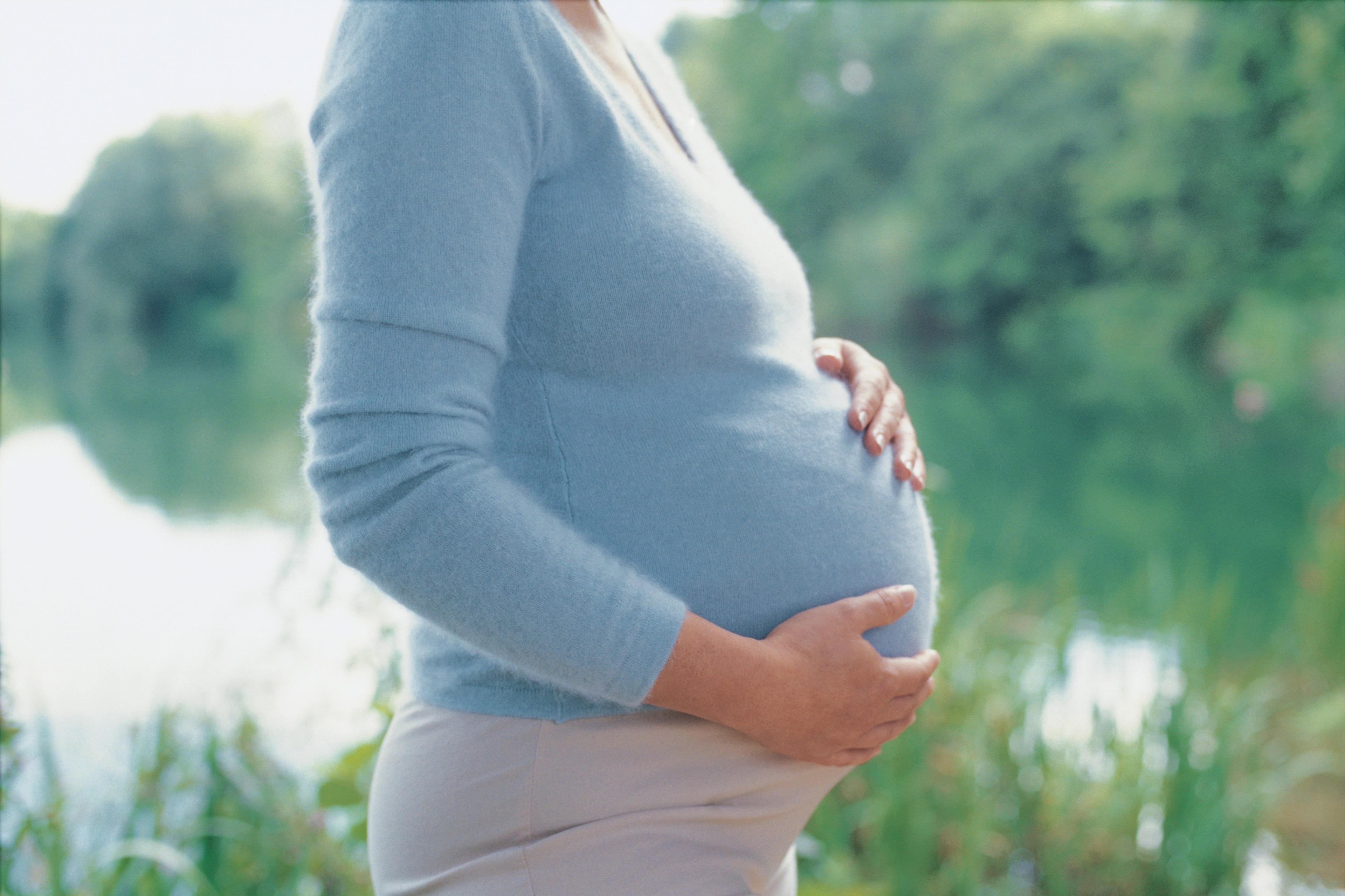   Phụ nữ mang thai uống nước ngọt có ga sẽ làm tăng nguy cơ sinh non  