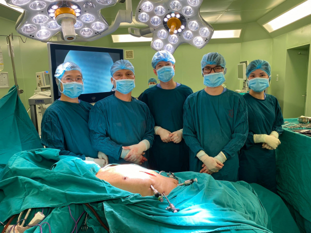   Bệnh nhân ung thư thực quản được các bác sĩ phẫu thuật cắt thực quản, tạo hình bằng dạ dày qua phẫu thuật nội soi ngực bụng  
