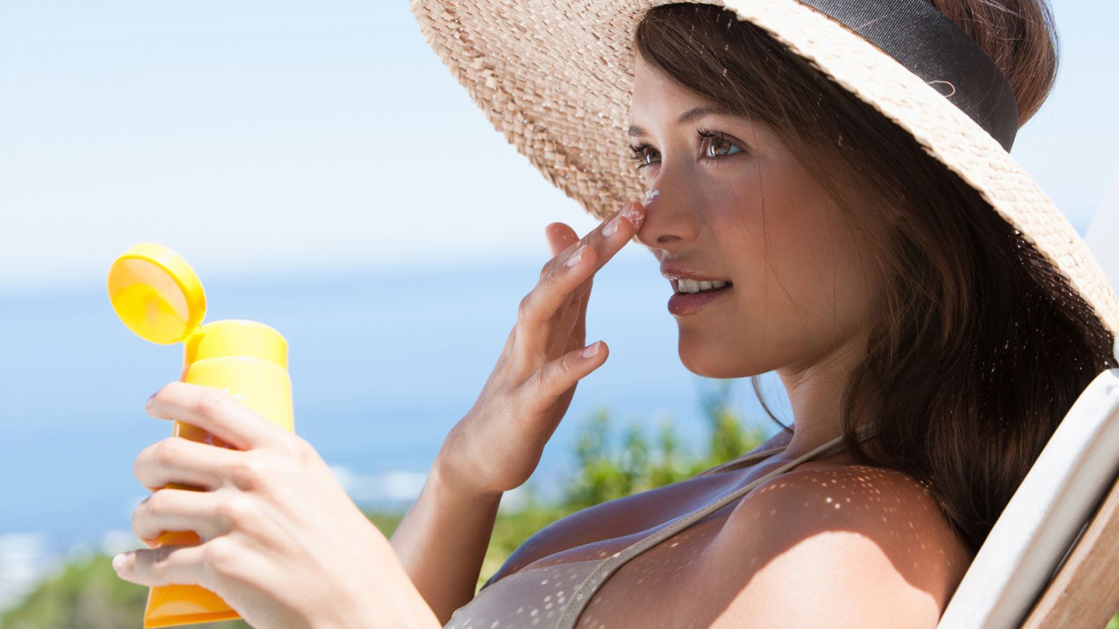   Trước khi chăm sóc da,chúng ta cần bảo vệ da bằng kem chống nắng  