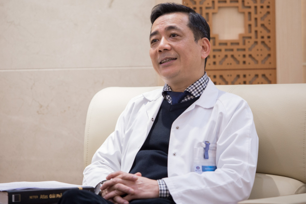   TS.BS Phạm Văn Bình, Giám đốc Trung tâm phẫu thuật nội soi Robot, Trưởng khoa Ngoại bụng 1 Bệnh viện K.  