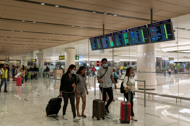  Du khách quốc tế đến Sân bay Changi, Singapore  