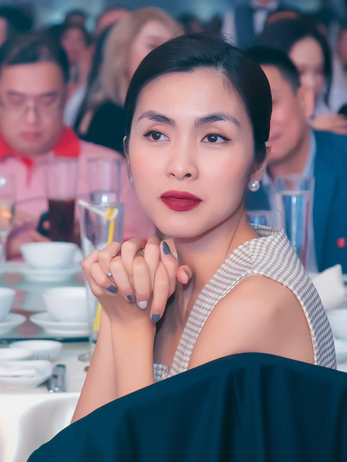 Nhan sắc sao Việt qua ống kính chụp vội: Người đẹp bất chấp, kẻ xuống sắc khó tin 2