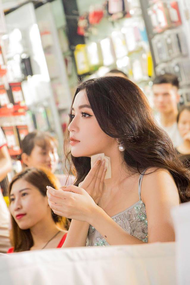 Nhan sắc sao Việt qua ống kính chụp vội: Người đẹp bất chấp, kẻ xuống sắc khó tin 6