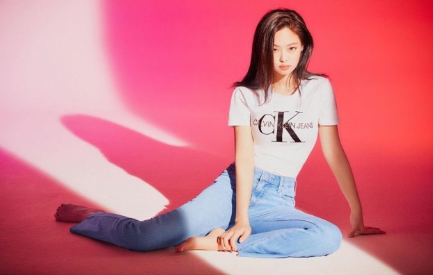 Jennie khoe body cực phẩm trong bộ ảnh mới, fan trầm trồ 'nàng thơ Calvin Klein' là đây 3