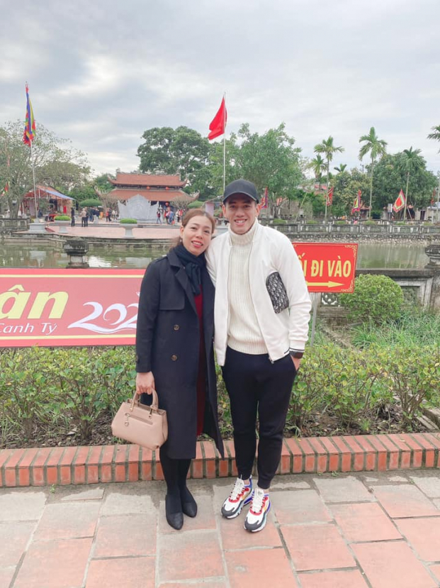 Cầu thủ Việt Nam ngày 8/3: Người khoe ảnh bên mẹ, người hạnh phúc với vợ con 5