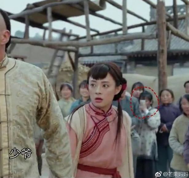 Hài hước những diễn viên quần chúng 'phá game' trong phim Hoa ngữ 13