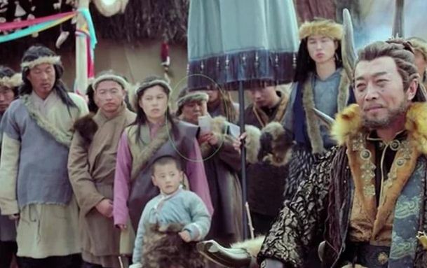 Hài hước những diễn viên quần chúng 'phá game' trong phim Hoa ngữ 14