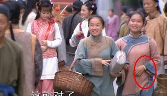 Hài hước những diễn viên quần chúng 'phá game' trong phim Hoa ngữ 9
