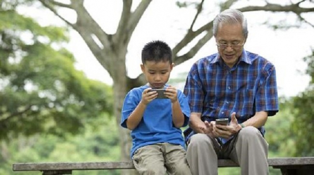   Người già sử dụng smartphone không hề khó khăn như bạn nghĩ  