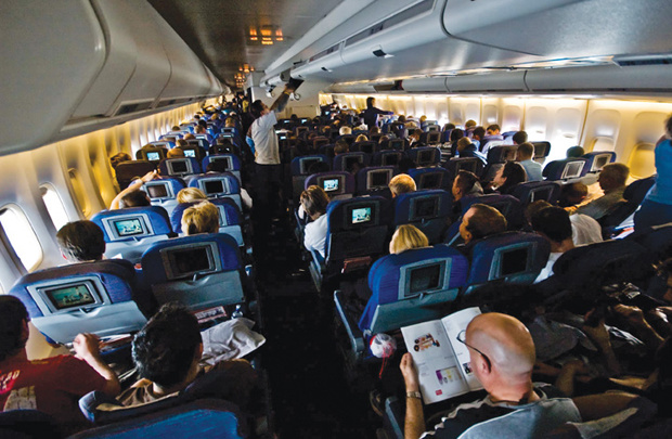   TP.HCM kêu gọi hành khách đi trên chuyến bay QR970 đi kiểm tra sức khỏe do có hành khách trên chuyến bay nguy cơ cao mắc COVID-19. Ảnh minh họa  