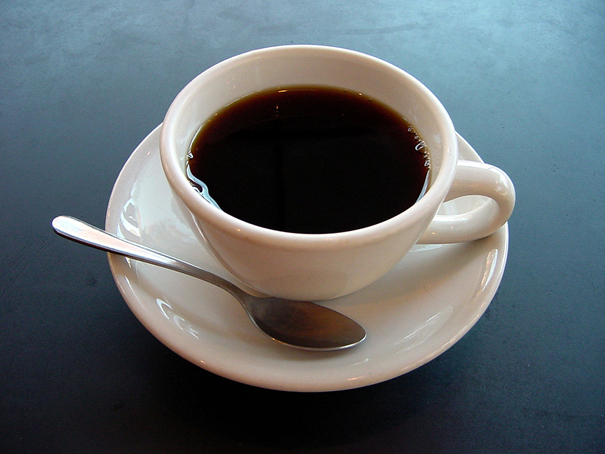   Uống nhiều cà phê có thể gây mất nước, gây khô da  
