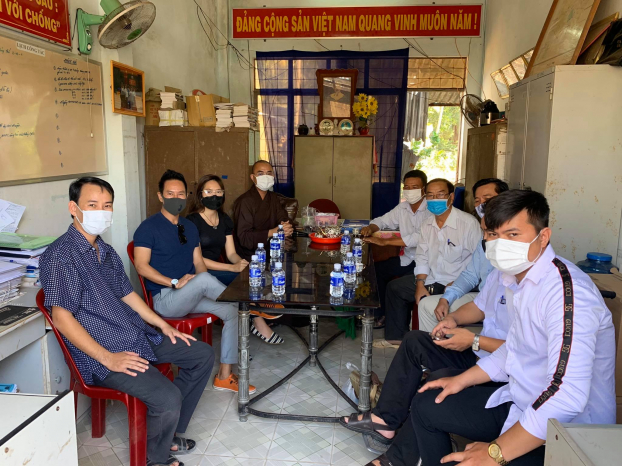 Vợ chồng Lý Hải Minh Hà quyên góp 7 máy lọc nước hỗ trợ miền Tây chống hạn mặn 5