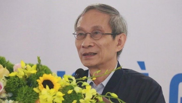   Thầy Nguyễn Xuân Khang, Hiệu trưởng trường Marie Curie.  