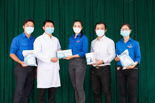 Hoa hậu Tiểu Vy ủng hộ 400 triệu phòng dịch COVID-19 0